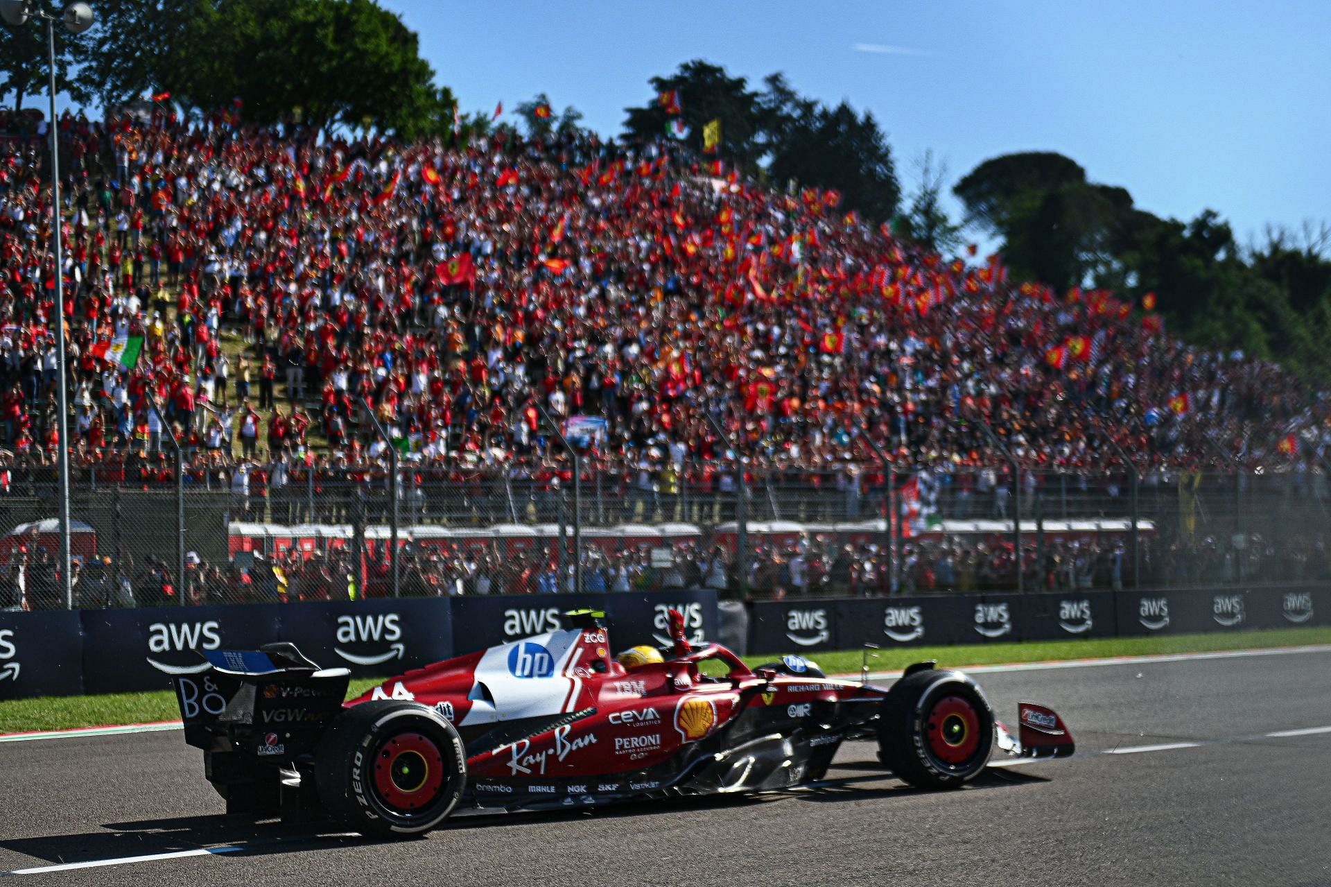 Lewis Hamilton (44) waves to fans during the F1 Grand Prix of Emilia-Romagna. Source: Getty